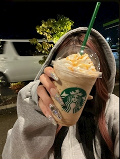 なな「キャラメルフラペチーノ🧊」