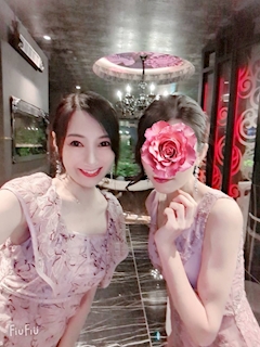 一ノ瀬 美月🤍𐂃☽⋆꙳「記念に双子の脚パシャリ💓」