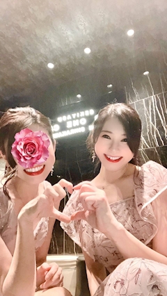 一ノ瀬 美月🤍𐂃☽⋆꙳「記念に双子の脚パシャリ💓」