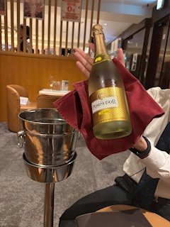 つばき Vivienne「🤝」