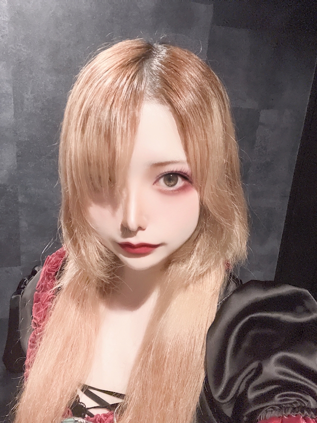 プロフィール写真5・エクスフォード・ジーニアス＝ララティーナ｜