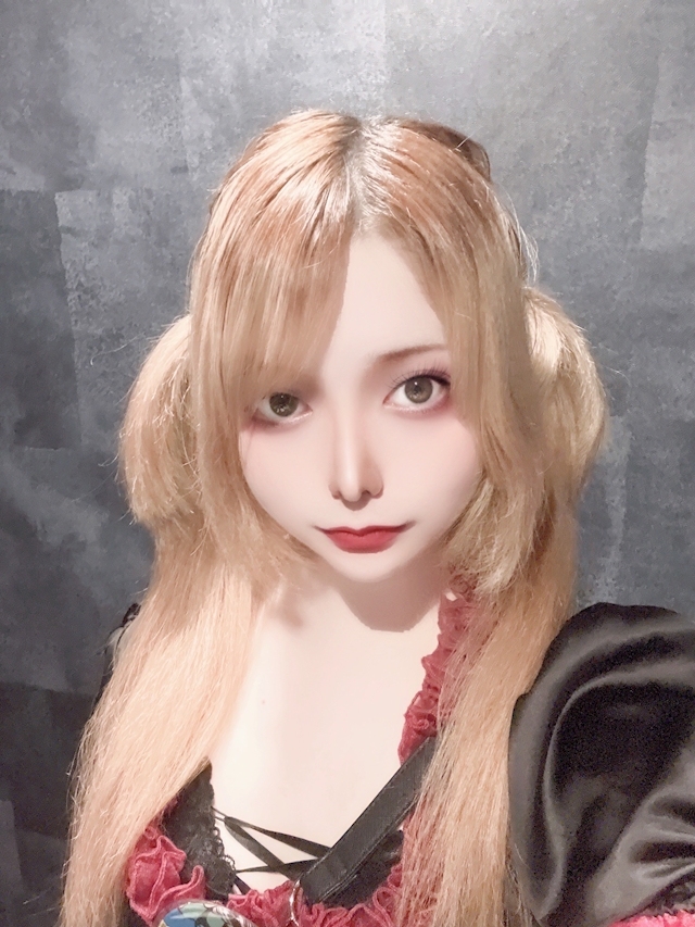 プロフィール写真4・エクスフォード・ジーニアス＝ララティーナ｜