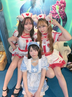 スタッフ「にゃんにゃんにゃーん😻」