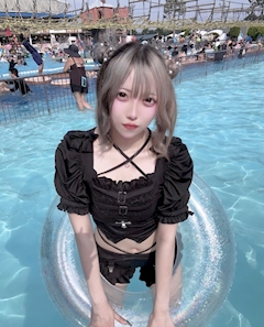 るなにゃ「ぷーるまいにちいきたい」