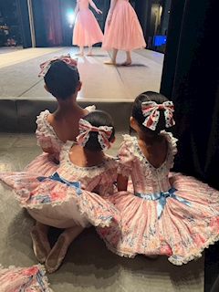 ユキ「サンタコスだよ🖤」