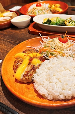 かおり「モリモリ🍚」