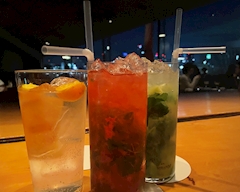 みなみ【関内　まかろん】「🍸💕」