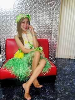 プロフィール写真4・MAY｜KING＆QUEEN・キングアンドクイーン - 名古屋 栄のインターナショナルパブ