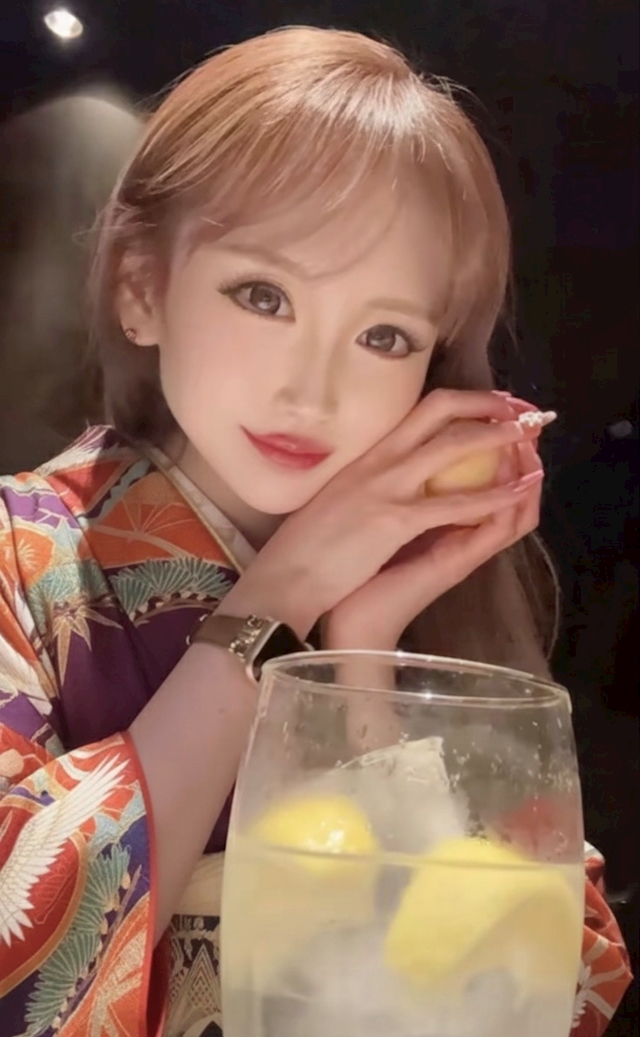 安斎　凜（ママ） Salon de Bar NEO