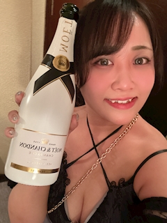 プロフィール写真1・しの｜ネオスナック WAHR REINE・ヴァールレイン - すすきのスナック