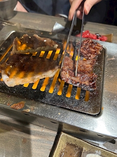 ゆう︎🩵🐰花魁Tokyo🐰🩷「みんなで焼肉行った🥹」