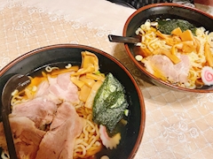 おもち「🍜🍜」