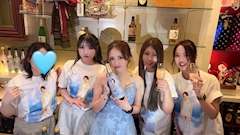 津軽　とも子「花吹雪 風の中 君が笑った道」