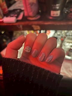 にゃん🐱「ネイルにキティちゃんつけたよんฅ^•ω•^ฅ」