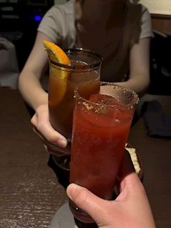 まな「職場の同僚と飲み🍻」