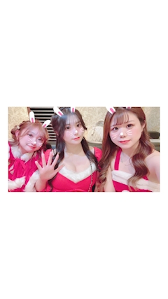 りあ「クリスマスコスプレ1日目🎅🏻🎀」