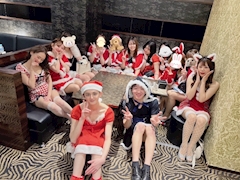 すずね「サンタコスプレ2日目‼️ありがとうございました‼️✨」