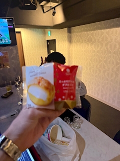 店長「誕生日シュークリーム！」