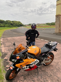 プロフィール写真4・店長｜