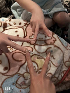 ひな「平日だけど出勤」