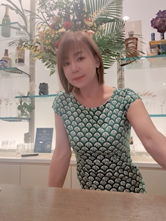 プロフィール写真3・由佳子オーナーママ 🐉志安 Shi an 🦚｜志安Shian・シアン - 北新地のスナック