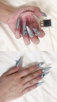 あおい「夏っぽネイルに変えました！💅🏻」