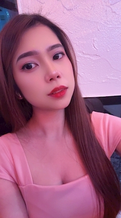 プロフィール写真5・Naomi｜KING＆QUEEN・キングアンドクイーン - 名古屋 栄のインターナショナルパブ