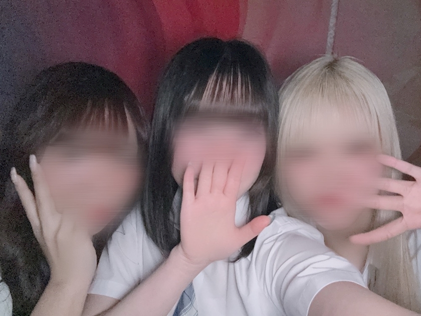キャスト同士で撮影した仲良し写真
