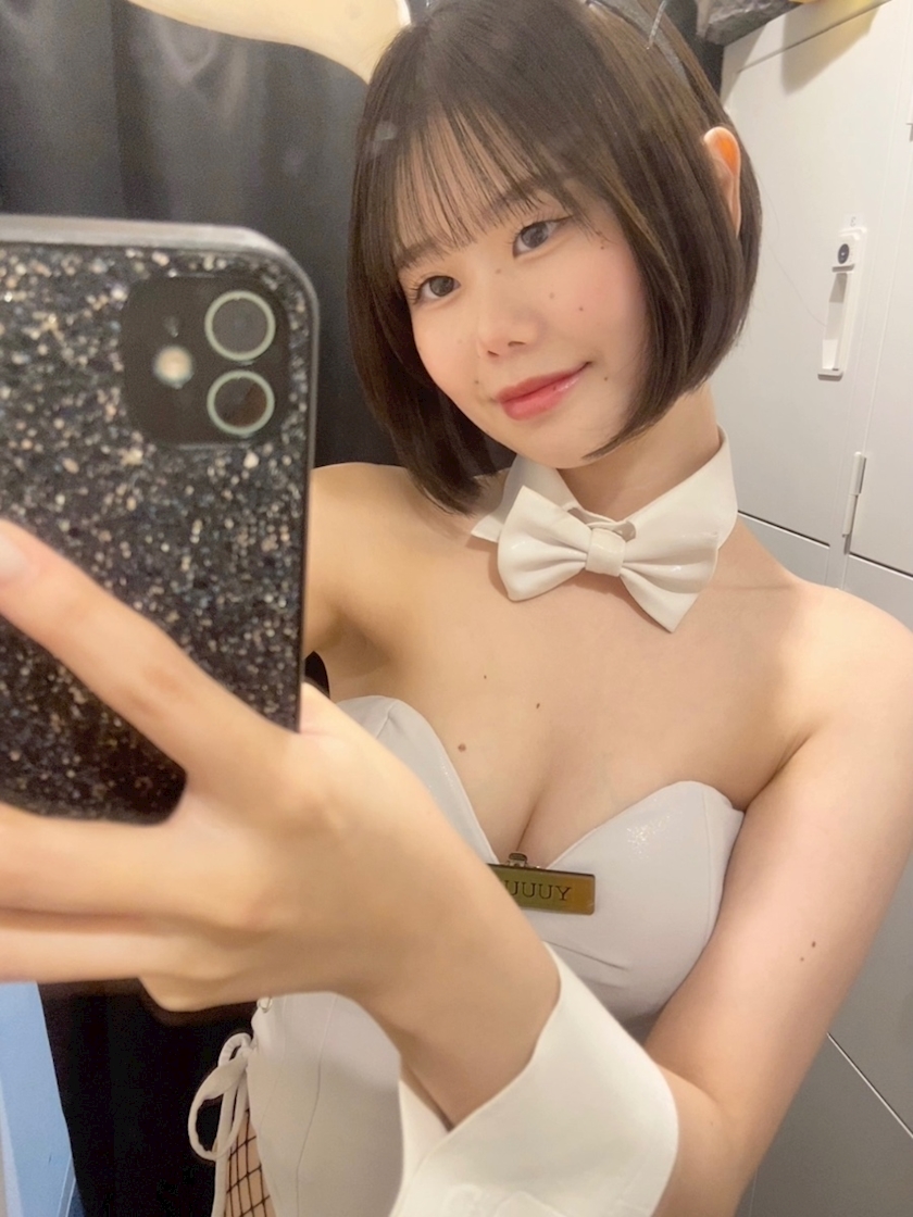 やほやほ🐰🤍白で - ゆず - B4 町田店・ビーフォー - 町田駅前の