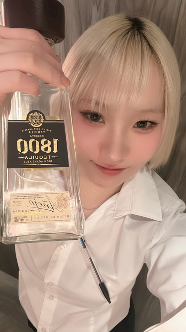 プロフィール写真2・みや【池袋　vivid cafe】｜