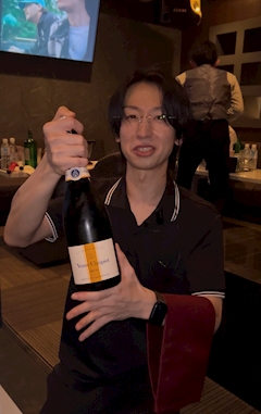 ひかり「🍾」