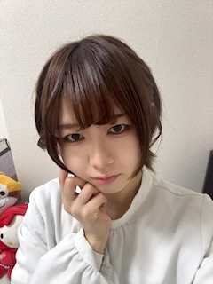 みどり🍀一撃必札「髪の毛は巻いたけど雨で取れちゃった😢😢😢」