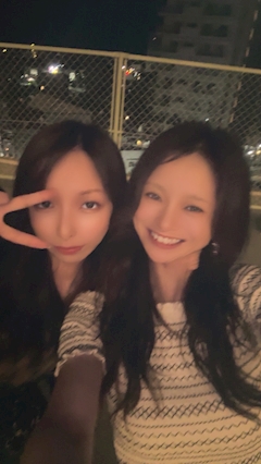 結城 かな「🌼𝟬𝟳𝟭𝟮🦋.*˚本日は定休日です(⋆ᴗ͈ˬᴗ͈)”1週間ありがとうございました❣️日中は日差しギラギラ️☀️.°夜は夜風が気持ちいい♡空き時間にビルの屋上へ❣️1年前にココで 営業後 爆睡してたのを思い出しましたꉂꉂ(ˊᗜˋ*)✨️︎︎𓂃⟡.·🌼」