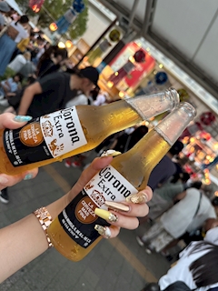 結城 かな「🌼𝟬𝟳𝟭𝟮🦋.*˚本日は定休日です(⋆ᴗ͈ˬᴗ͈)”1週間ありがとうございました❣️日中は日差しギラギラ️☀️.°夜は夜風が気持ちいい♡空き時間にビルの屋上へ❣️1年前にココで 営業後 爆睡してたのを思い出しましたꉂꉂ(ˊᗜˋ*)✨️︎︎𓂃⟡.·🌼」