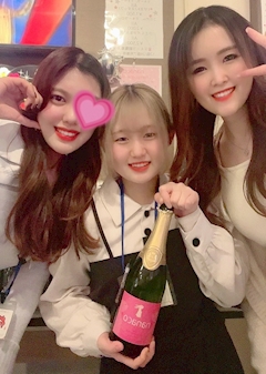 ゆりか「飲みベ高めの月曜日😘🎡🥂🩷」