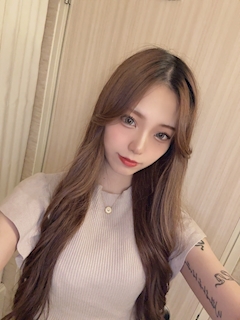 はるな「こんにちは🤍本日出勤です😻」