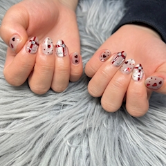 ここな「ネイル変えました‎🤍」