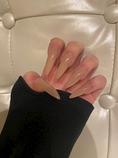 りい「New ネイル🖤」