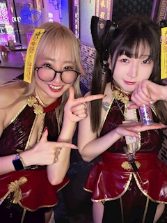 中華料理を作るキョンシースタッフ「本日から新宿エリアとコラボイベント✨」
