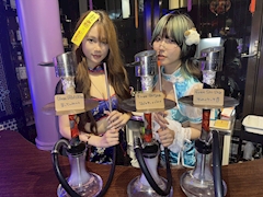 中華料理を作るキョンシースタッフ「25日～27日水着イベント👙」