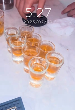 心「お酒で殺された店長🥃‎꜀(  ꜆×ࡇ×)꜆」