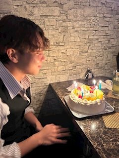 Tom「ハッピーバースデー🎁」
