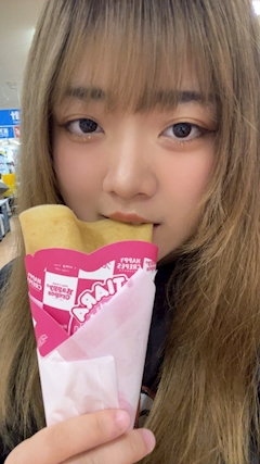 ひなり「クレープ🥰」