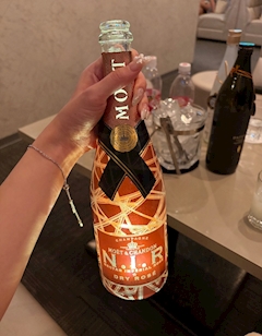 桜庭 かのん「新年会」