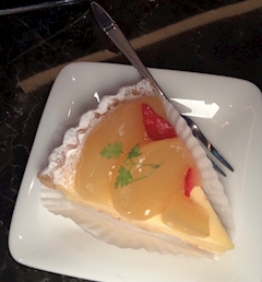 ろん🤍西川口kross「ケーキぺろーりっ🍰🍴✨」