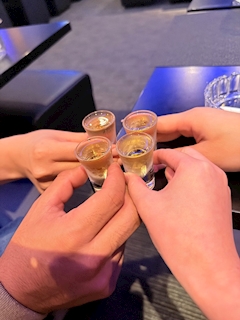 じゅな🦋‪「昨日もありがとう🥂🍾」