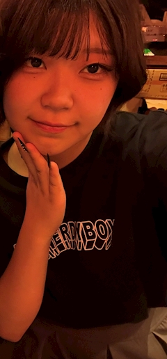 プロフィール写真3・まな｜GIRLS BAR BLESS・ブレス - 八王子のガールズバー