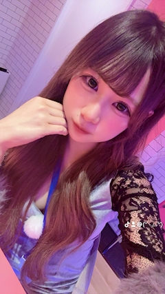 プロフィール写真2・しおん🐺オオカミちゃんカフェ梅田店🐺｜オオカミちゃんカフェ梅田店 - 梅田のガールズバー