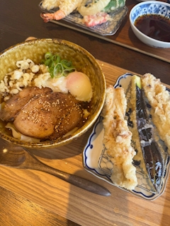 けい「きしめん😋🩷」