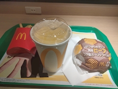 いちか「マック新作🍔」
